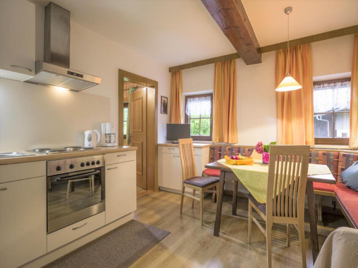 Apartment In Top Location In Fuegen With Balcony エクステリア 写真