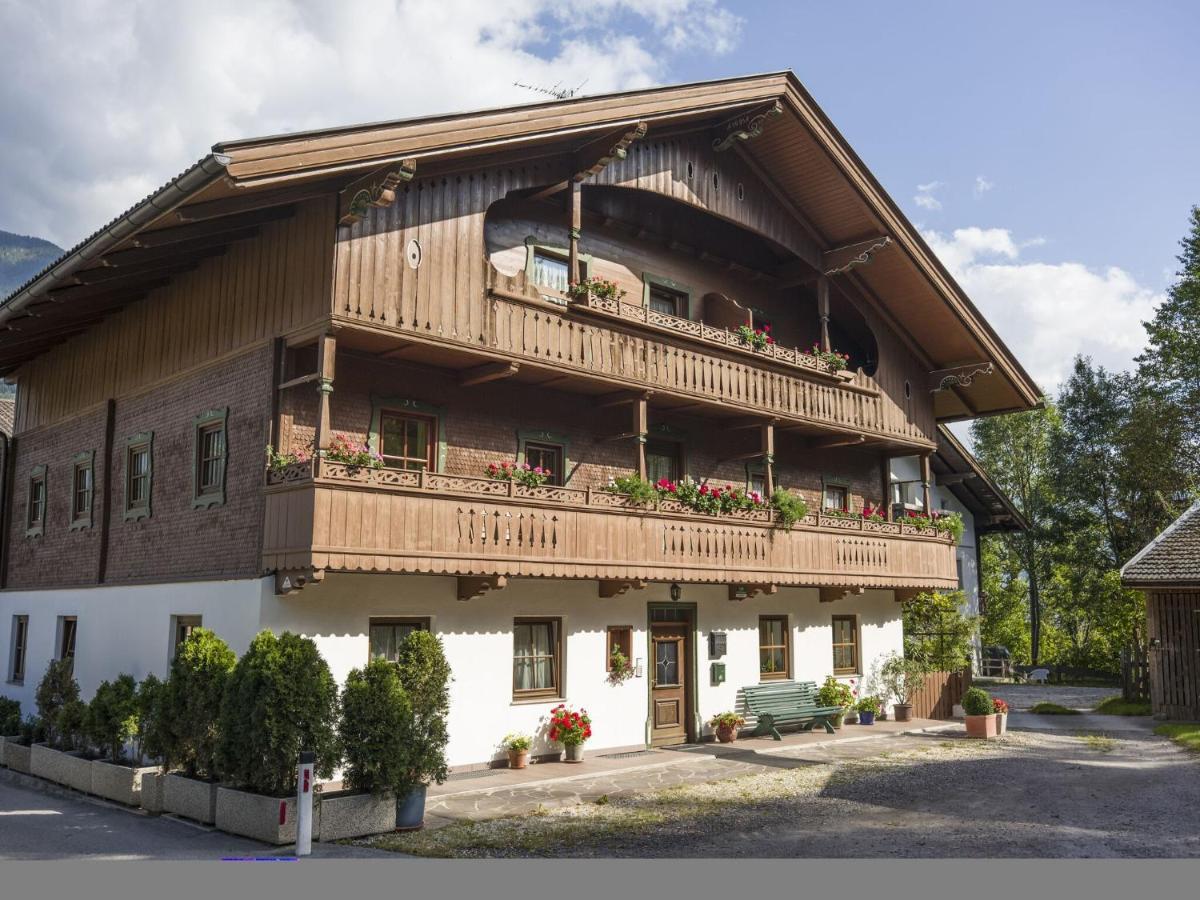 Apartment In Top Location In Fuegen With Balcony エクステリア 写真