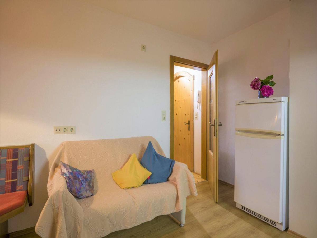 Apartment In Top Location In Fuegen With Balcony エクステリア 写真